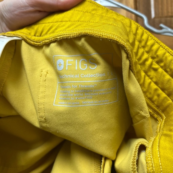 Figs Yellow Scrub Set - Picture 2 of 4